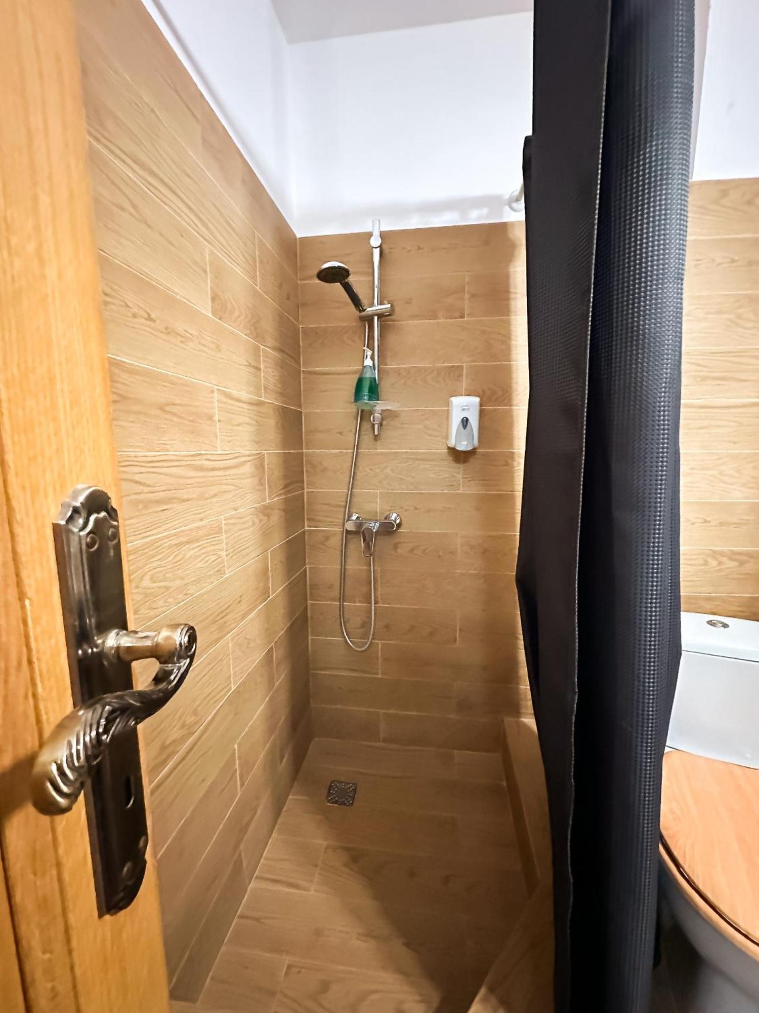 Pluto Central Lux Studio Craiova Extérieur photo