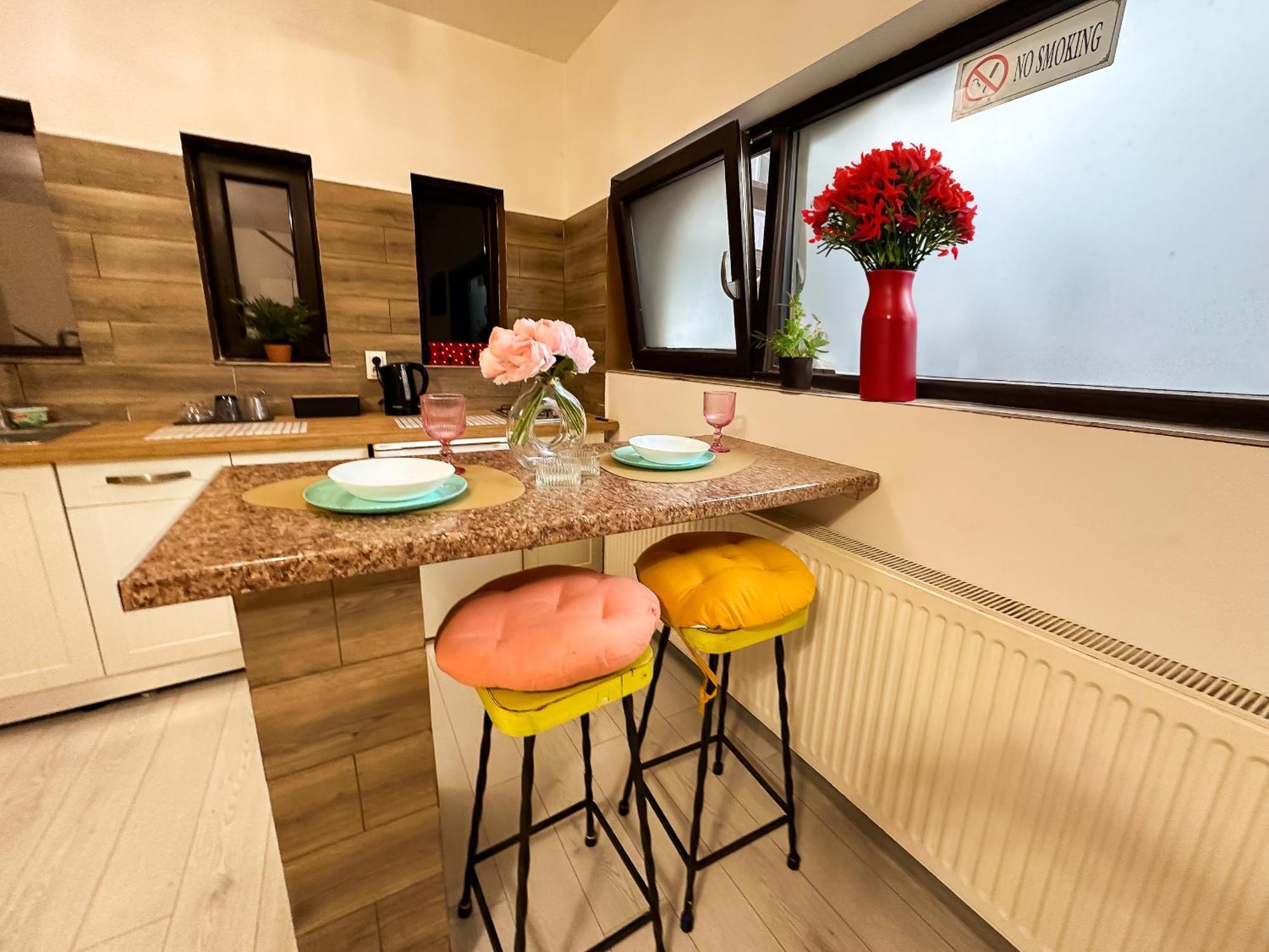 Pluto Central Lux Studio Craiova Extérieur photo